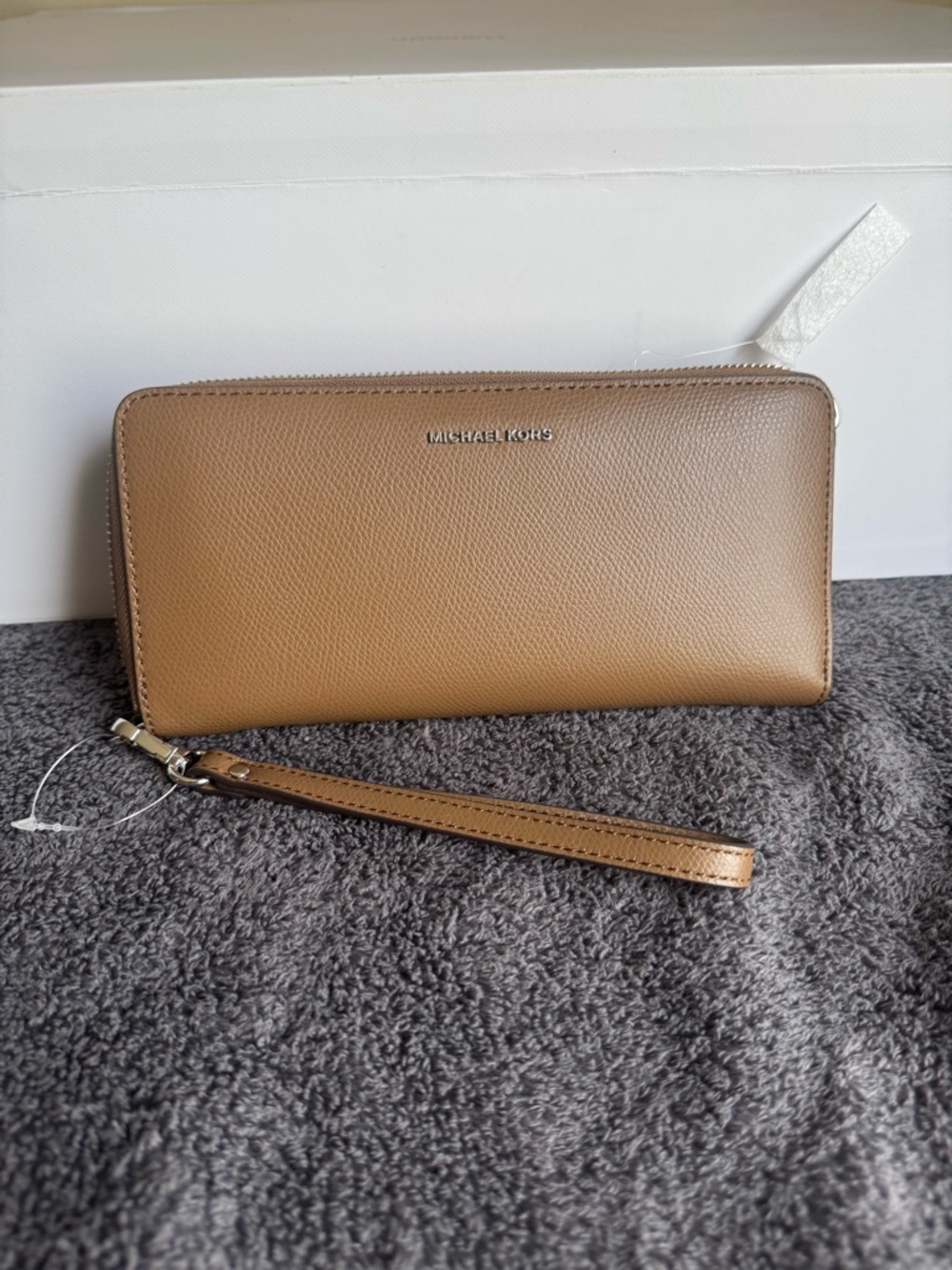 Michael Kors Jet Set Travel Large Camel Wristlet